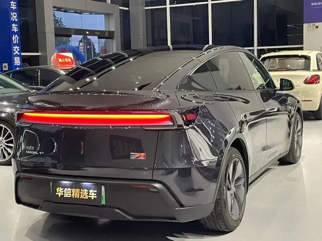 Tesla Model Y Long battery life, all-wheel drive, first version