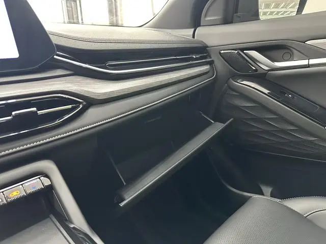Jianghuai Yiwei JAC QX PHEV 120km Jinxiang Edition