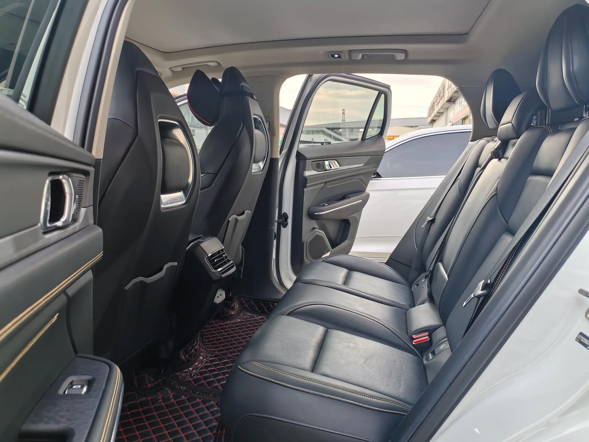 LYNK & CO Lynk 01 2.0TD two-wheel drive global Pro
