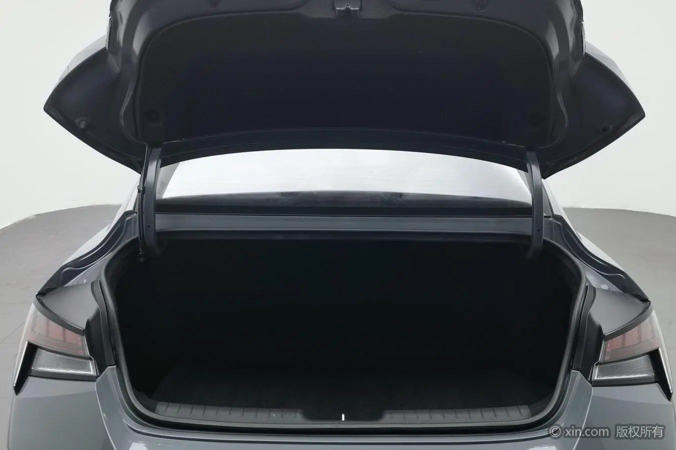 Hyundai Elantra 1.5L CVT LUX Premium Edition