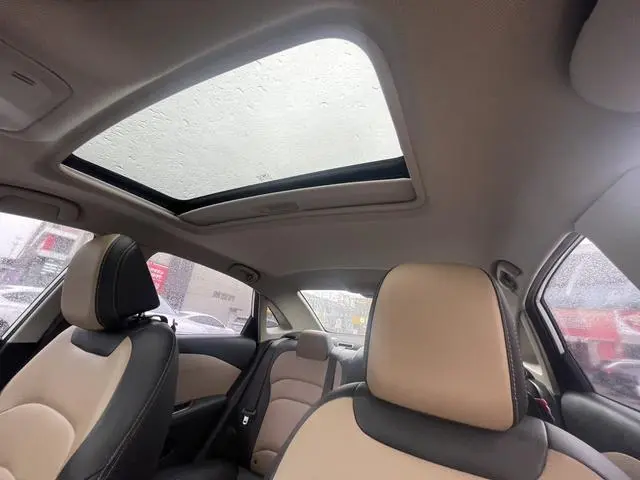 Chevrolet Cruze 320 automatic Enjoy Skylight version