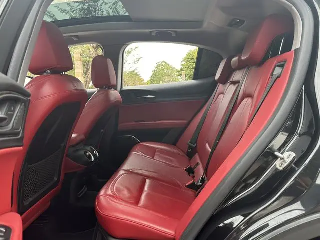 Alfa Romeo Stelvio 2.0T 280HP Luxury Sports Edition