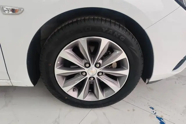 Chevrolet Cruze 320 automatic Enjoy Skylight version