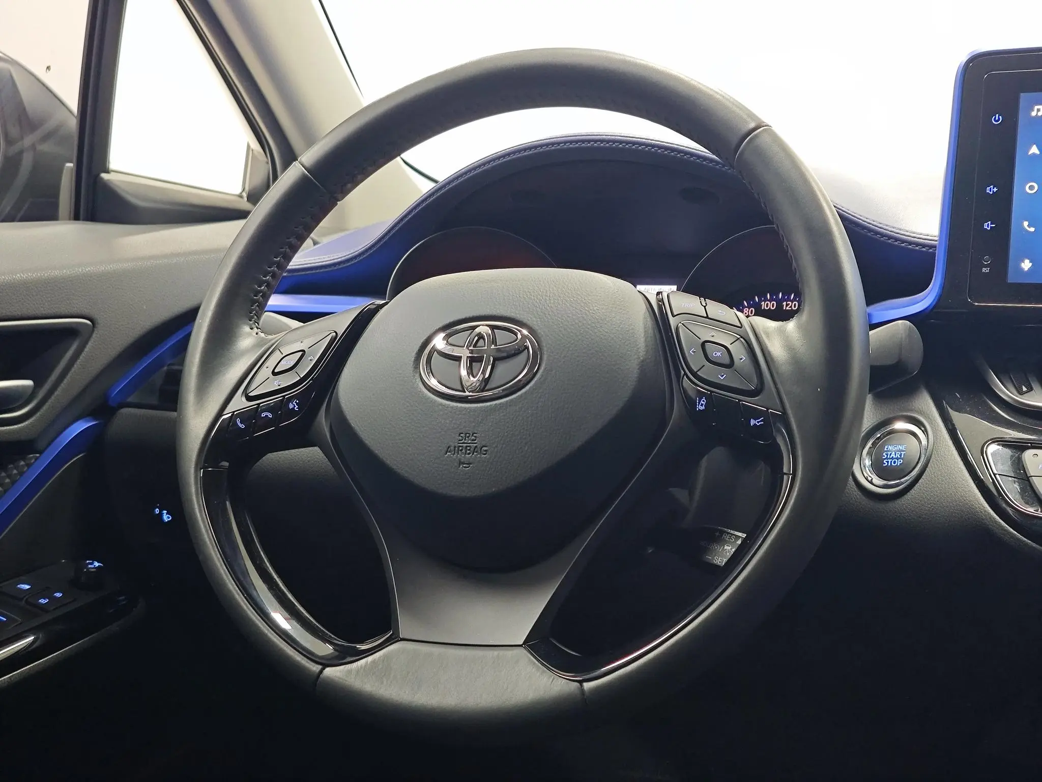 TOYOTA Toyota C-HR 2.0L Deluxe Edition