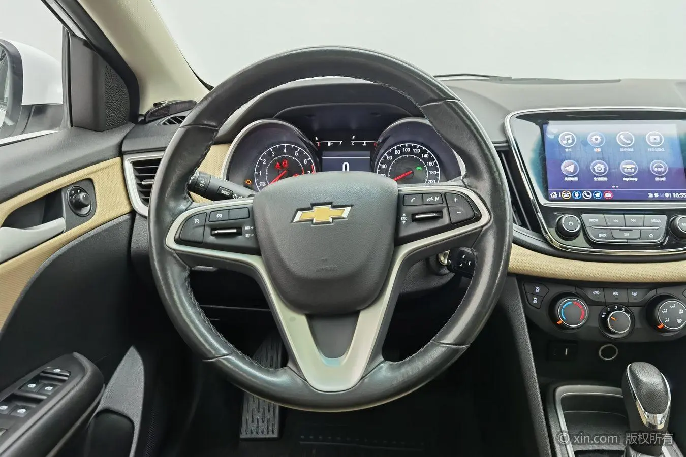 Chevrolet Cruze 320 automatic Enjoy Skylight version