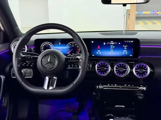 Mercedes-Benz Mercedes-Benz A-class A 200 L sports sedan fashion Version