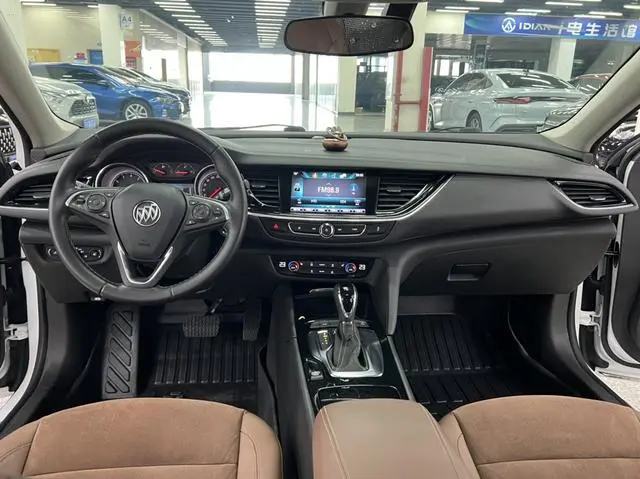 Buick Regal 20T Elite Country VI