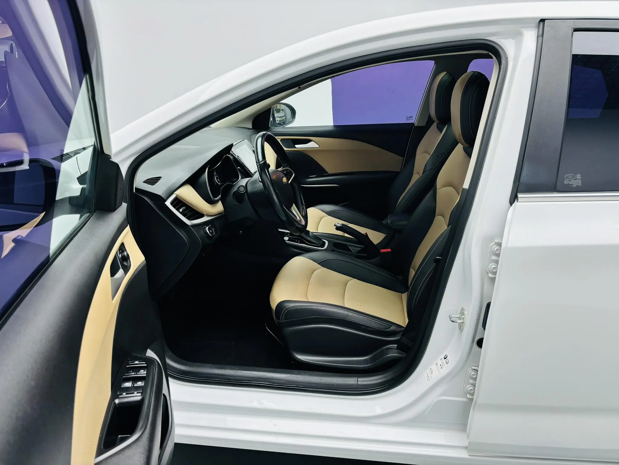 Chevrolet Cruze 320 automatic Enjoy Skylight version