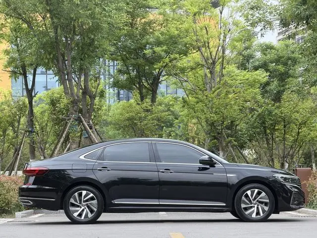 Volkswagen Passat PHEV 430PHEV Hybrid Deluxe Edition