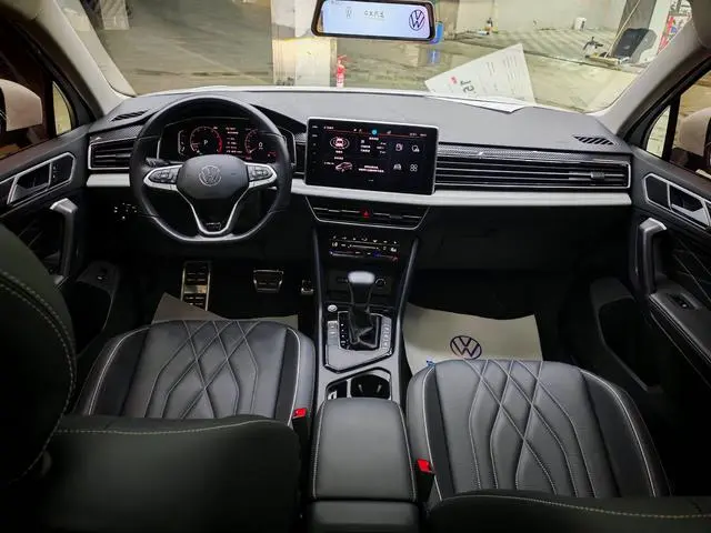 Volkswagen Tiguan L 330TSI two-wheel drive R-Line Premium edition
