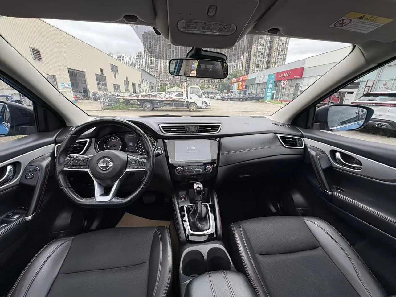 Nissan Qashqai 2.0L CVT Deluxe Edition
