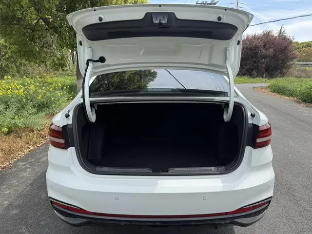 Volkswagen Lavida 1.5L automatic five million version