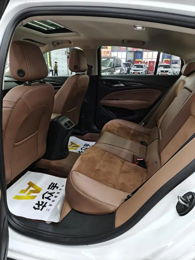 Buick Regal 20T Elite Country VI