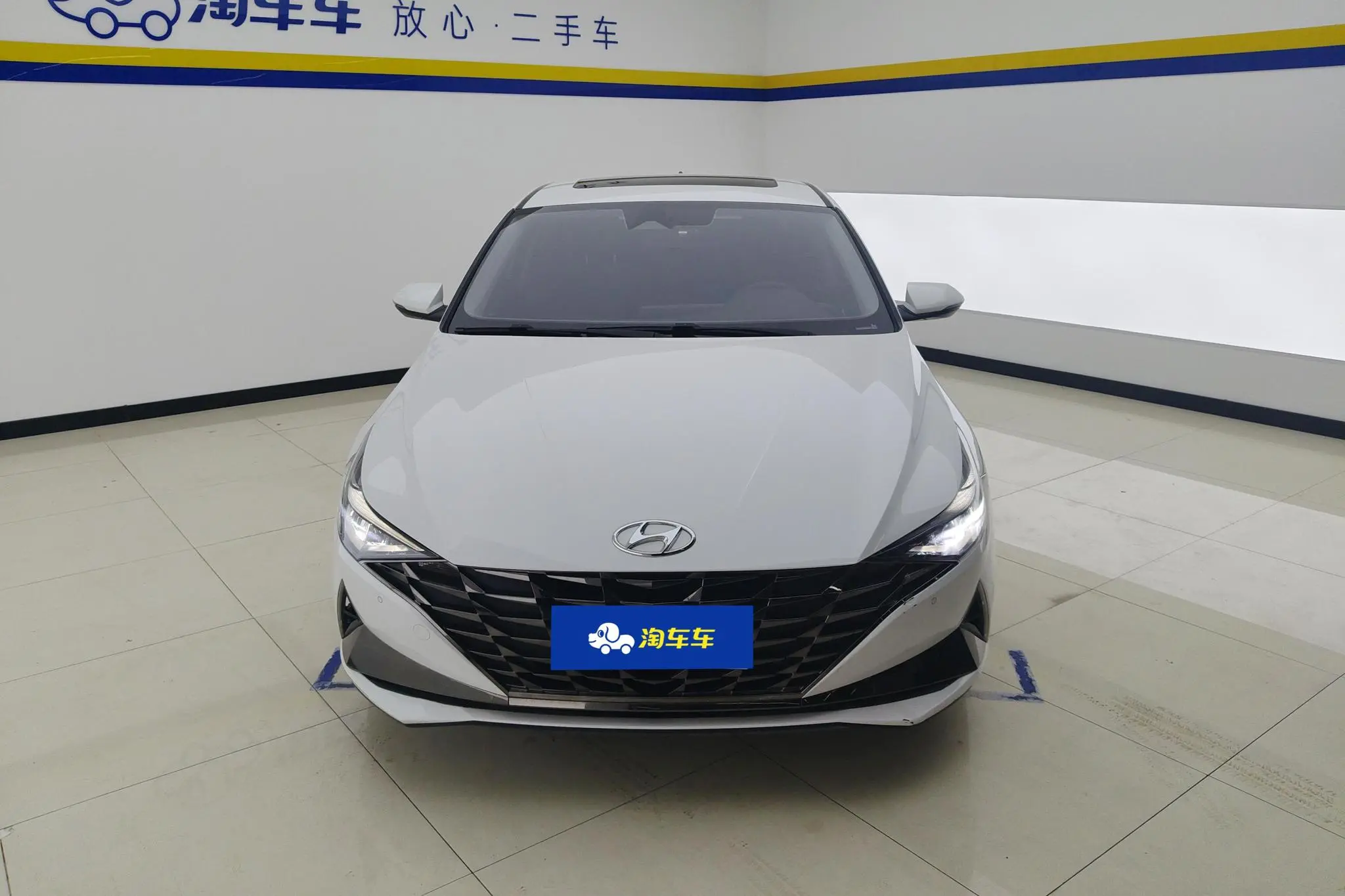 Hyundai Elantra 1.5L CVT LUX Premium Edition