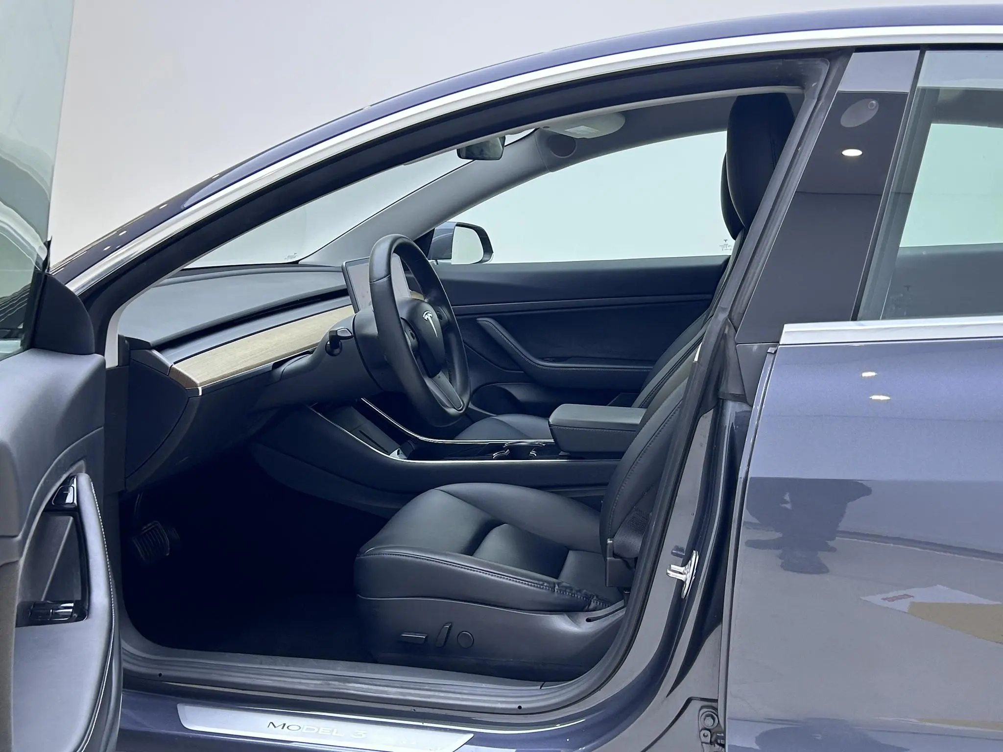 Tesla Model 3 Upgraded version of standard battery life rear drive