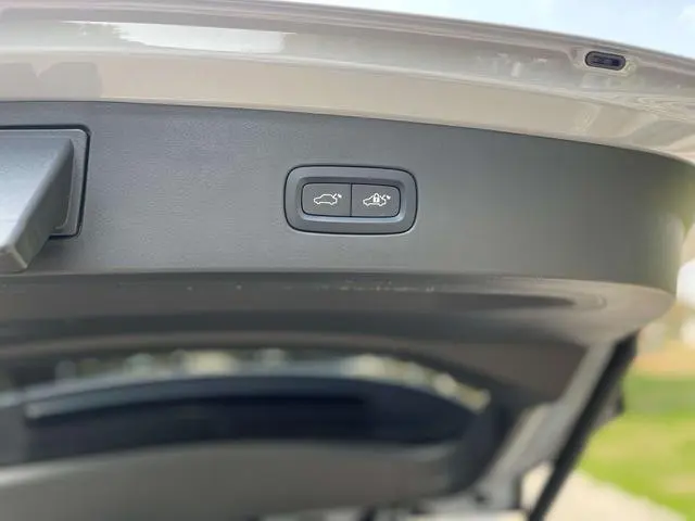 LYNK & CO Lynk & Co. 06 EM-P PHEV Remix Pro