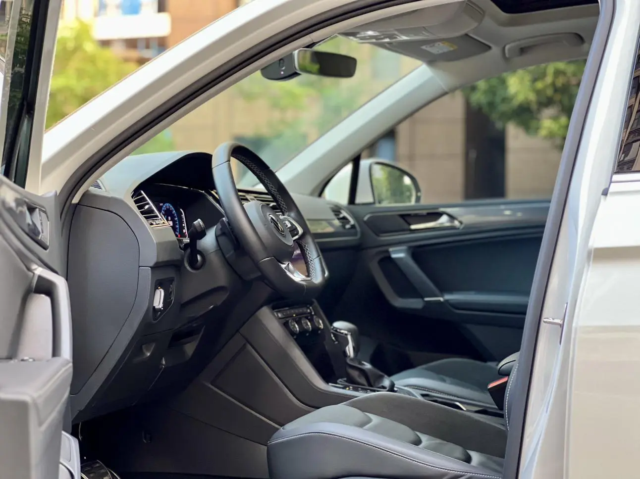 Volkswagen Tiguan L 330TSI automatic two-wheel drive R-Line Premium edition