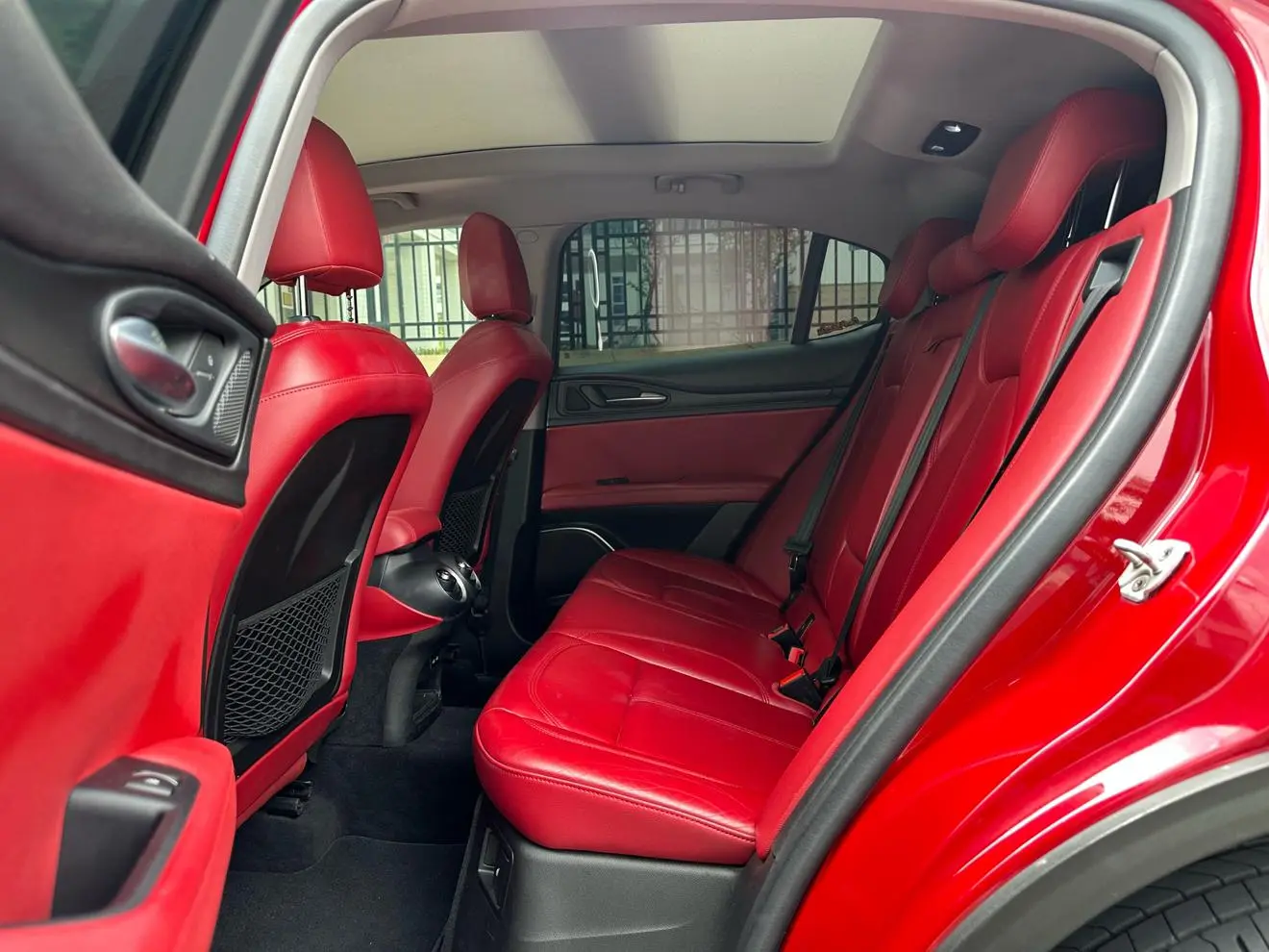 Alfa Romeo Stelvio 2.0T 200HP Deluxe Edition
