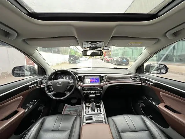 GAC Trumpchi GS8 320T two-wheel drive premium edition 7 seats