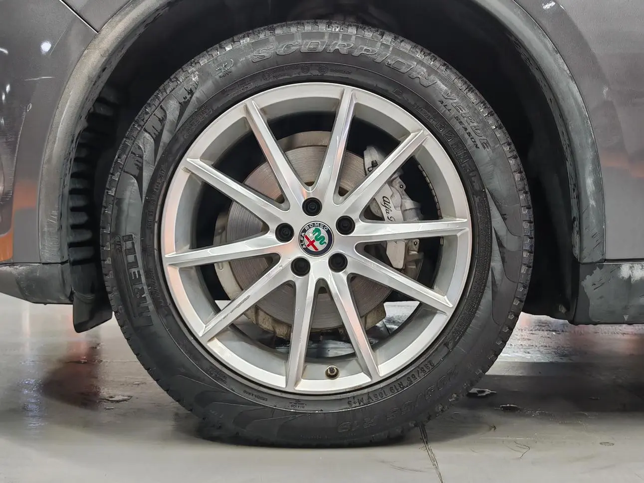 Alfa Romeo Stelvio 2.0T 280HP Deluxe Edition