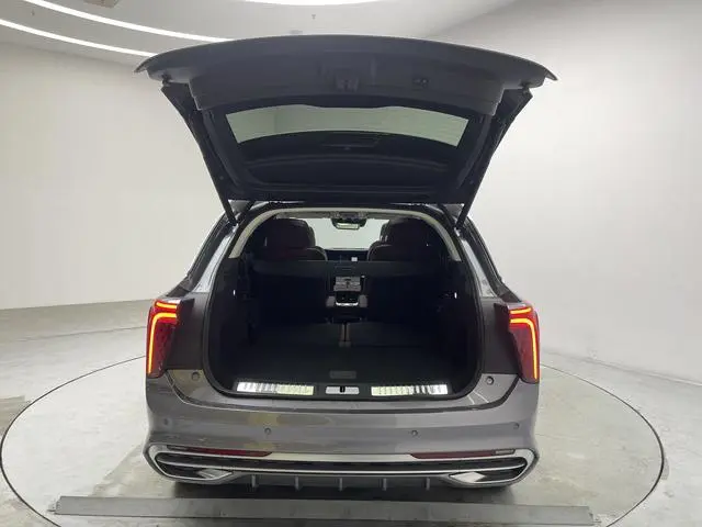 Hongqi Hongqi E-HS9 Facelifted 660km Qichang version six-seater