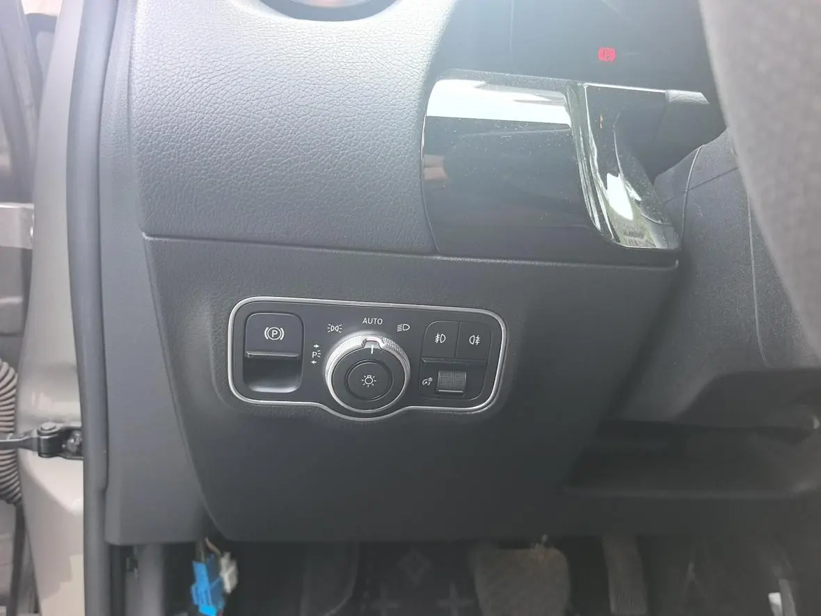 Mercedes-Benz Mercedes-Benz GLA GLA 220