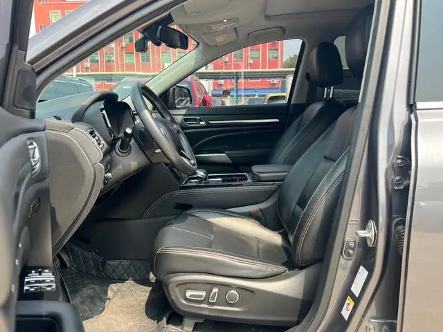 GAC Trumpchi GS8 390T two-wheel drive Luxury Zhilian Commemorative Edition