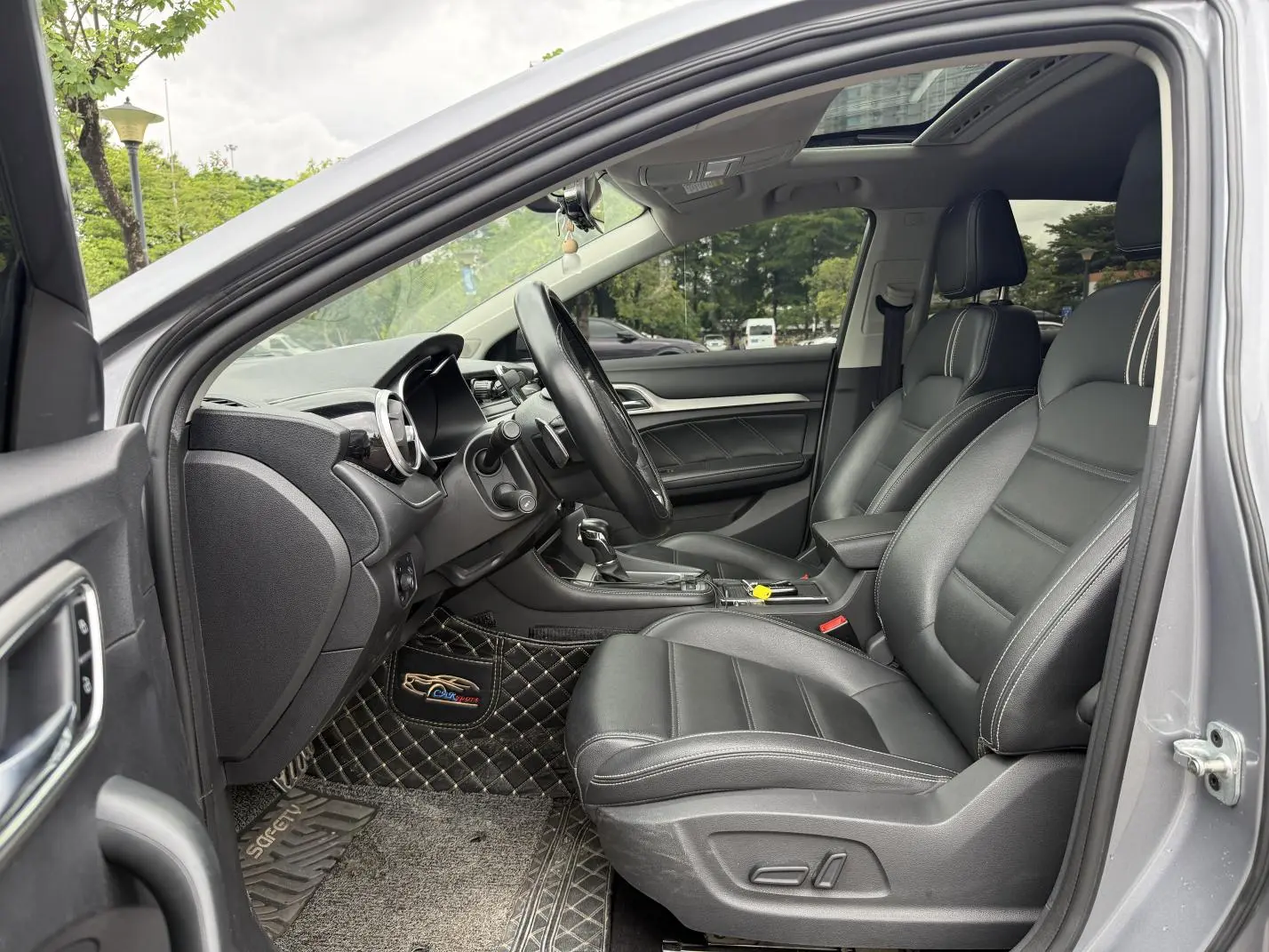 MG MG6 20T automatic luxury Intelligent version