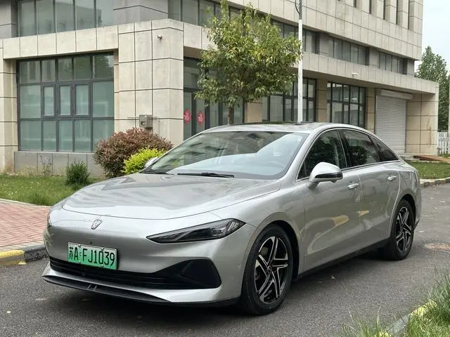 Roewe Roewe D7 DMH 125 Ultimate Edition
