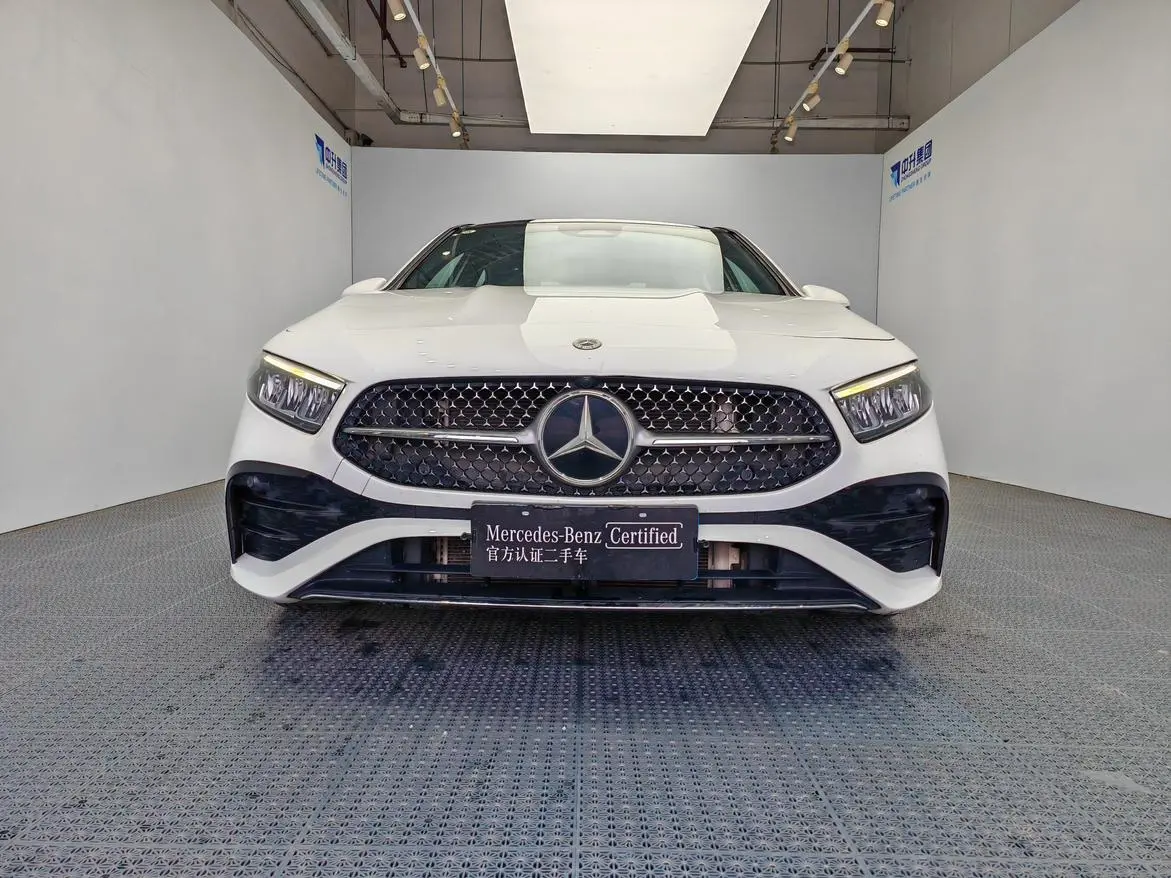 Mercedes-Benz Mercedes-Benz A-class A 200 L sports sedan fashion Version
