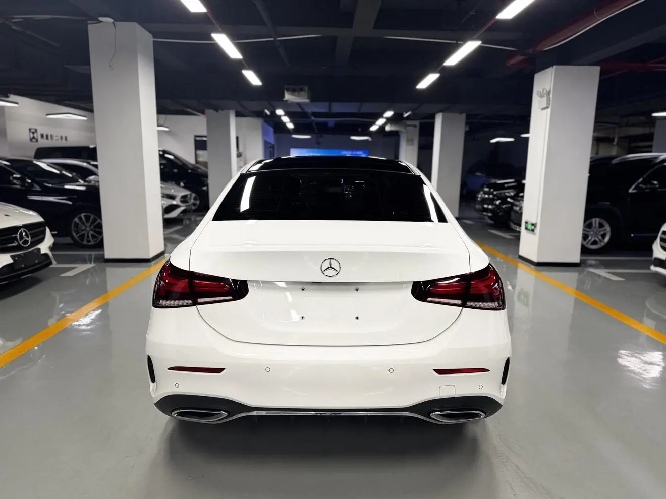 Mercedes-Benz Mercedes-Benz A-class Second facelift A 200 L sports sedan fashion version
