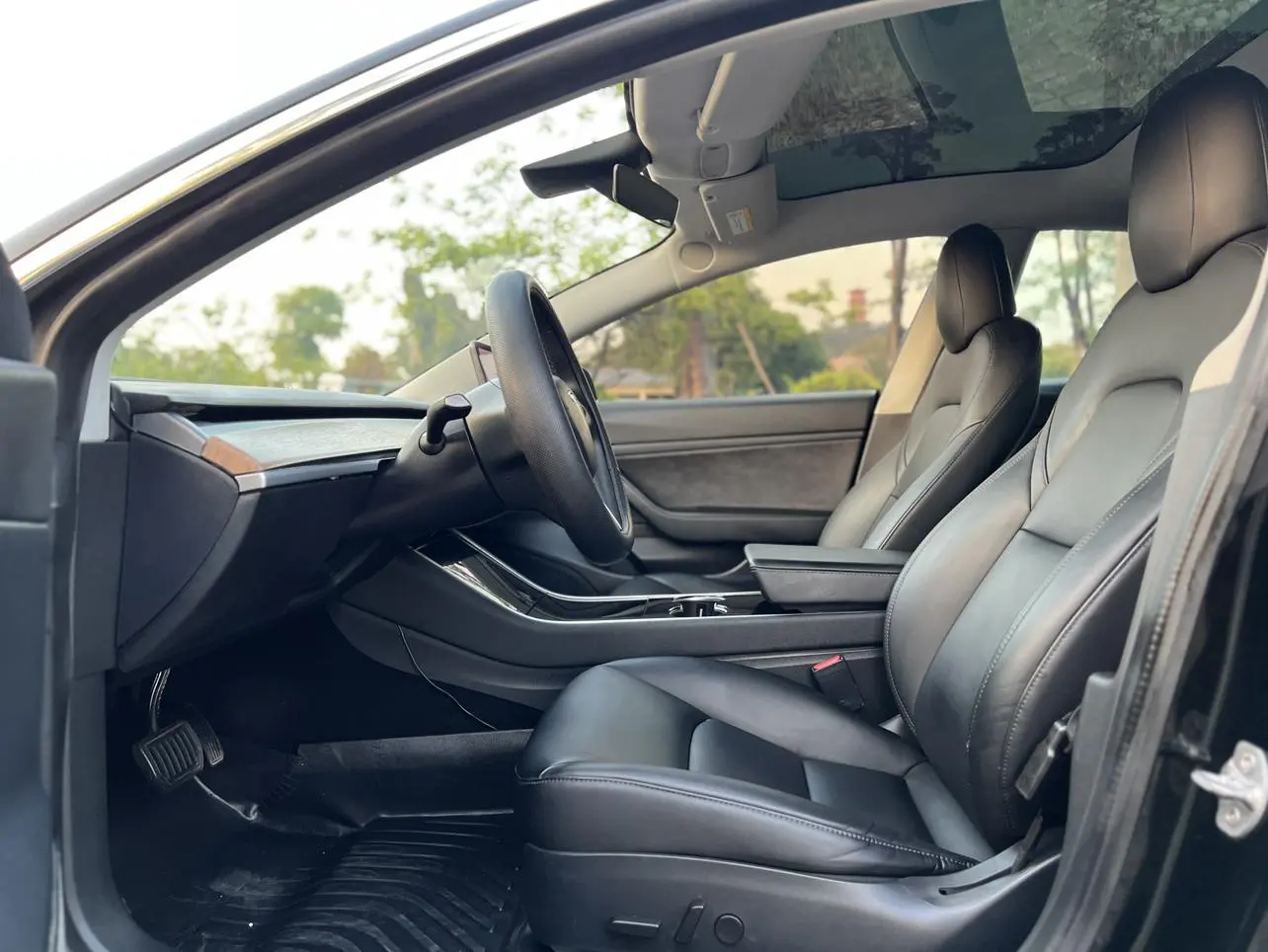 Tesla Model 3 Long battery life, rear-wheel drive version