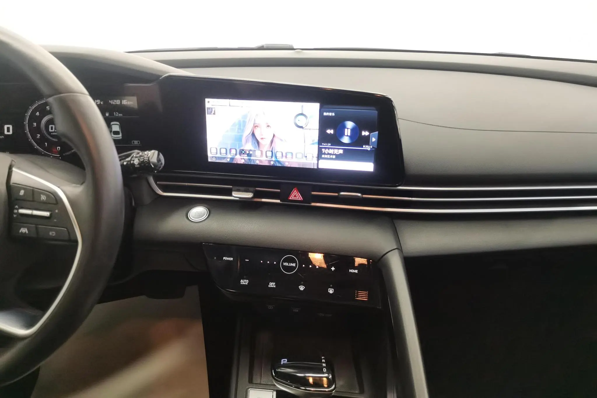 Hyundai Elantra 1.5L CVT LUX Premium Edition