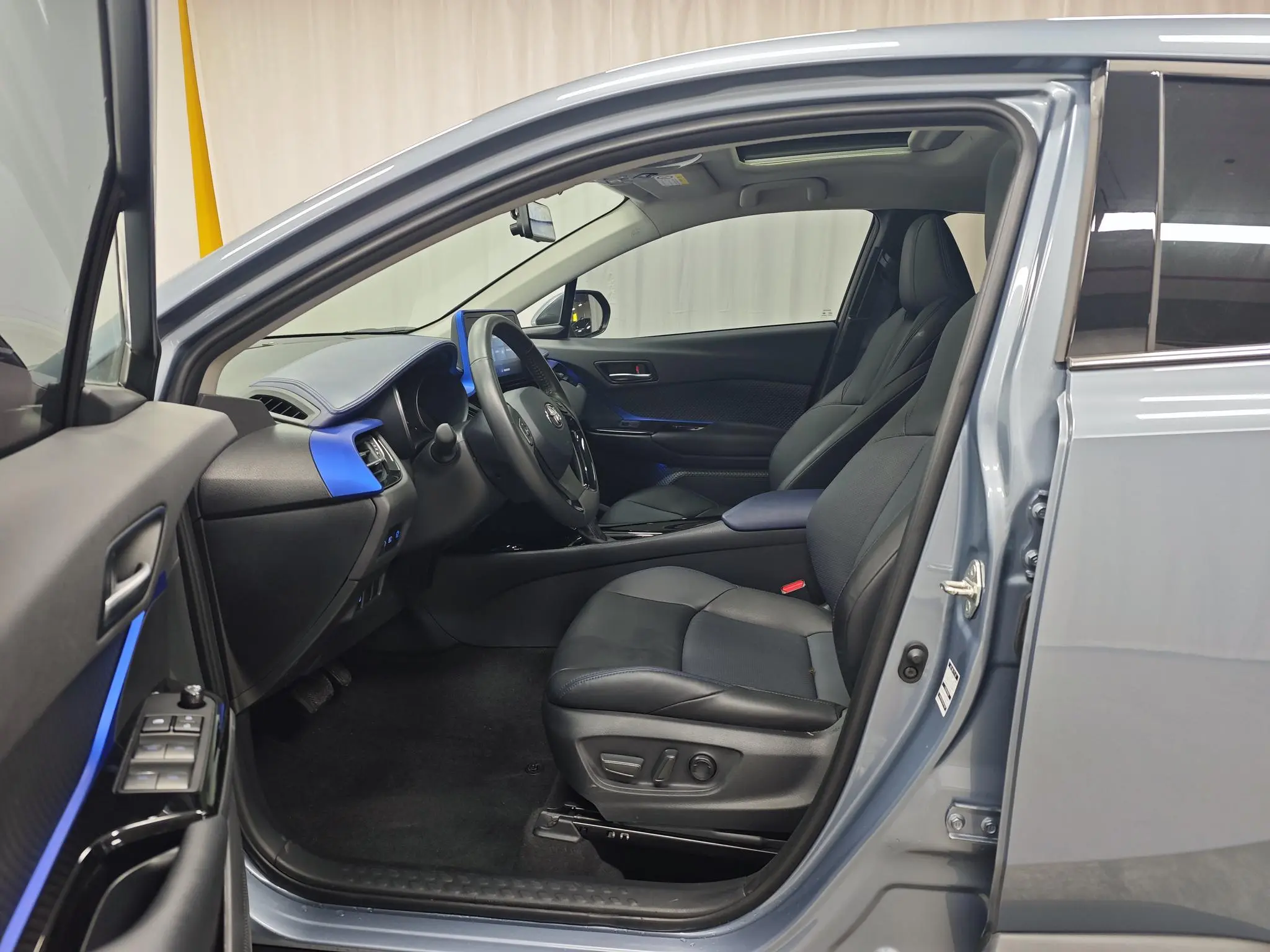 TOYOTA Toyota C-HR 2.0L Deluxe Edition