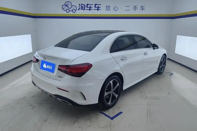 Mercedes-Benz Mercedes-Benz A-class A 200 L sports sedan fashion Version