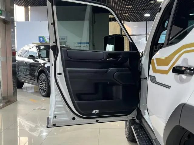 TOYOTA Prado 2.4T dual-engine Hummer WX version 6-seater