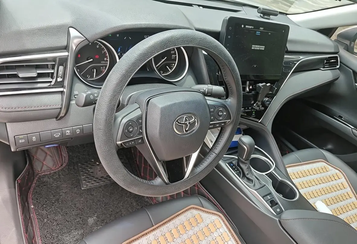 TOYOTA Camry 2.0G Deluxe Edition