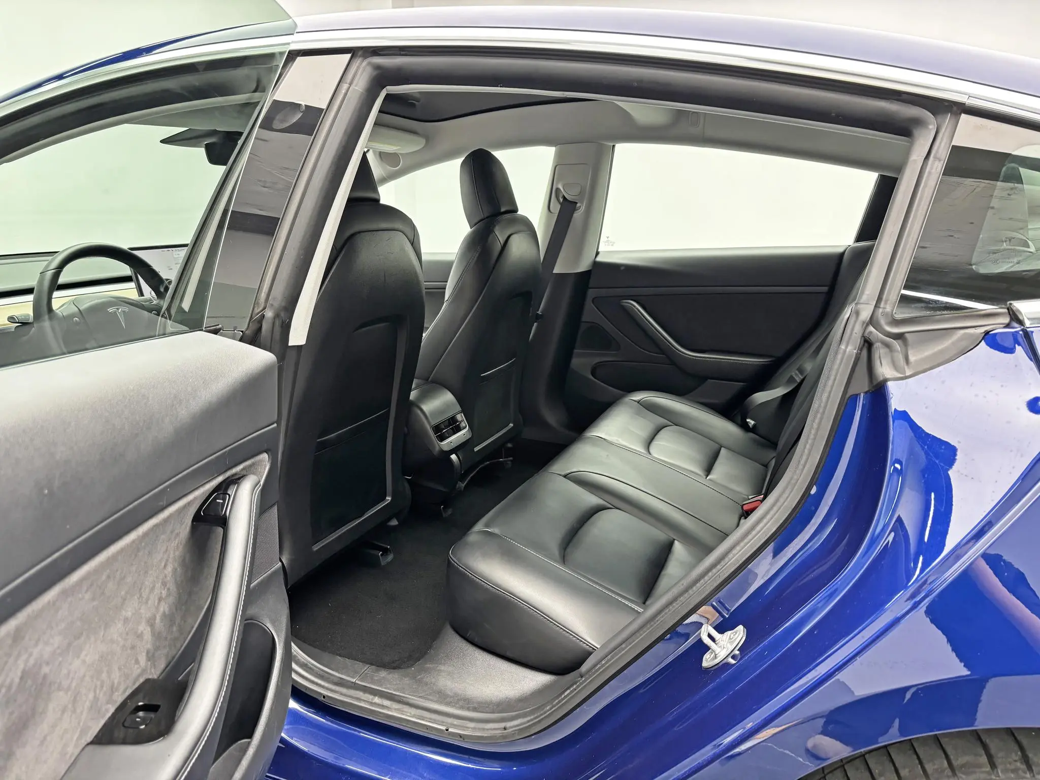 Tesla Model 3 Upgraded version of standard battery life rear drive