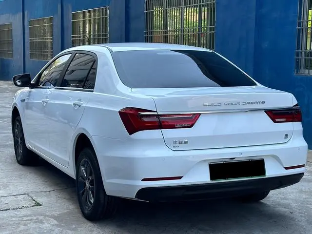 BYD Qin Yu Travel edition