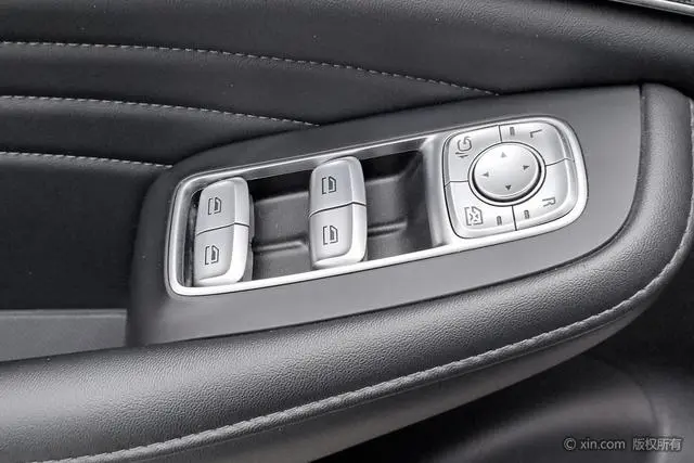 Roewe Roewe RX5 MAX 300TGI Automatic Smart Cockpit Deluxe Edition
