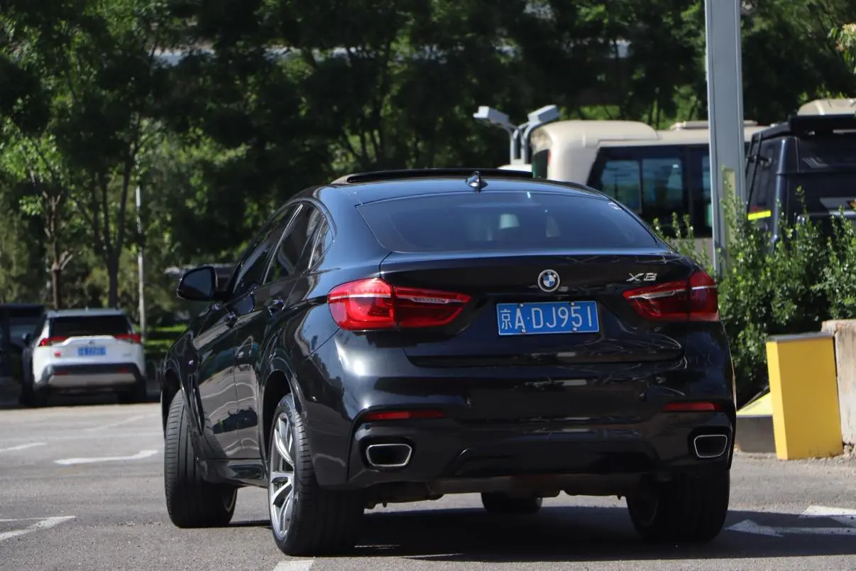 BMW BMW X6 xDrive28i M sports suit