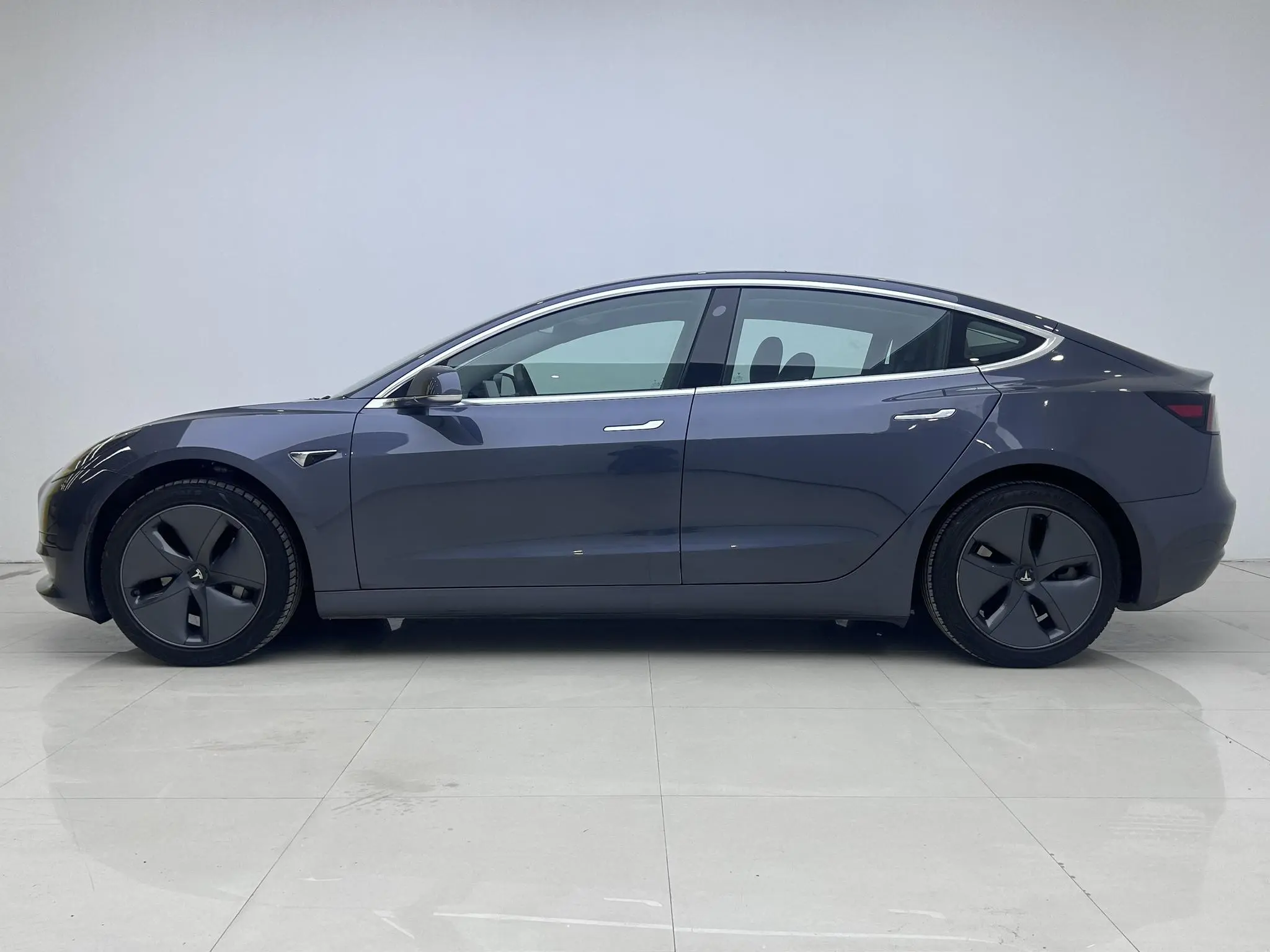 Tesla Model 3 Upgraded version of standard battery life rear drive