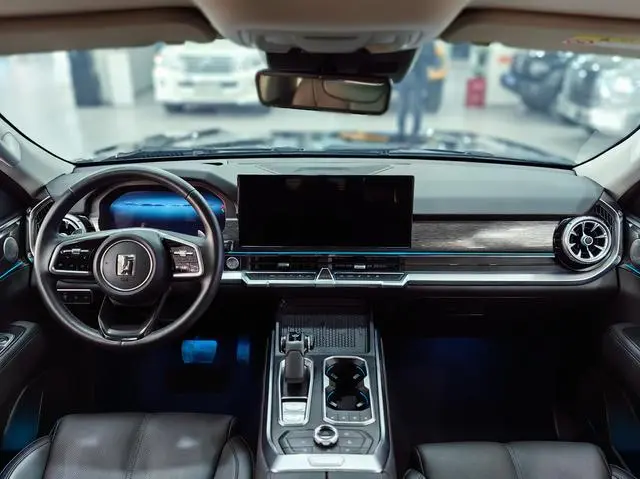 Tank Tank 400 Hi4-T Off-road version