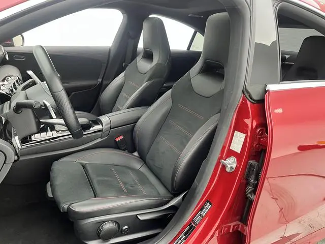 Mercedes-Benz Mercedes-Benz CLA Facelift CLA 200 four-door coupe