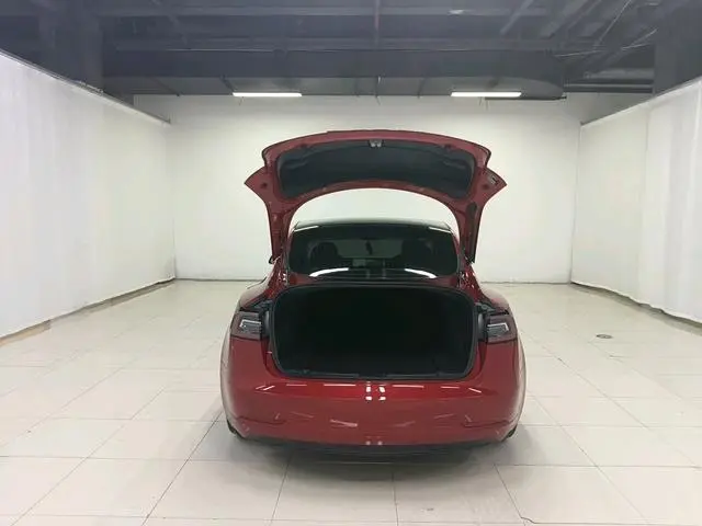 Tesla Model 3 Upgraded version of standard battery life rear drive