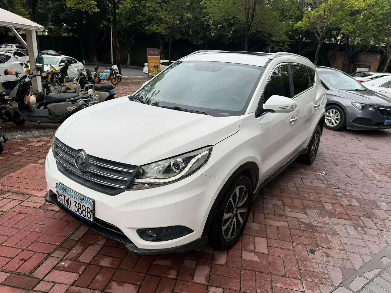 Dongfeng Fengguang Scenery 580 1.5T CVT luxury