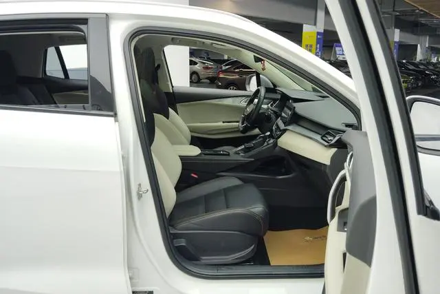 LYNK & CO Lynk & Co. 06 EM-P 84KM battery life version Pro
