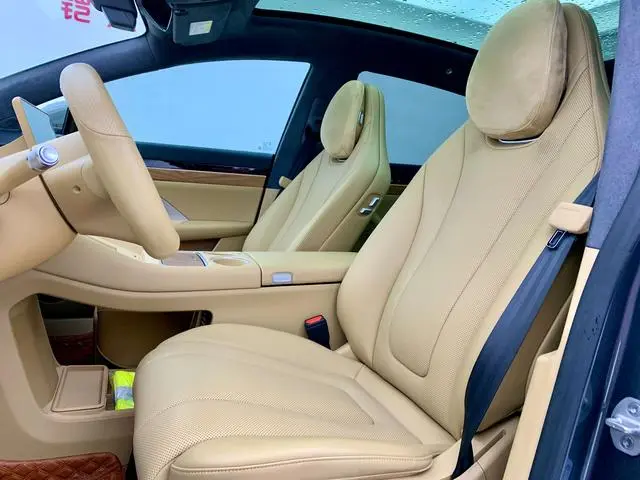 LUXEED Wisdom World R7 Pure electric 82kWh Pro rear drive version