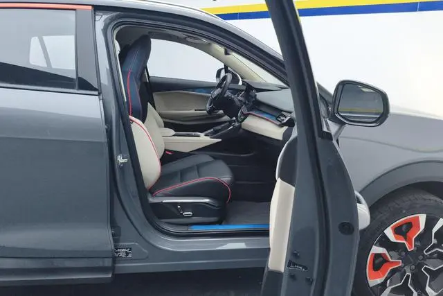 LYNK & CO Lynk 06 1.5T Yao Halo
