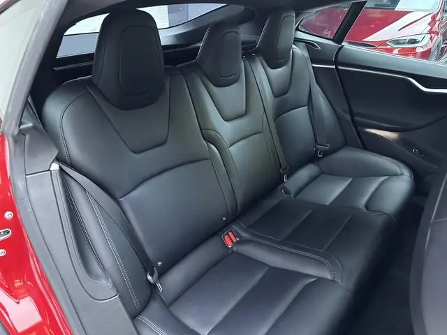 Tesla Model S 75D Standard battery life version